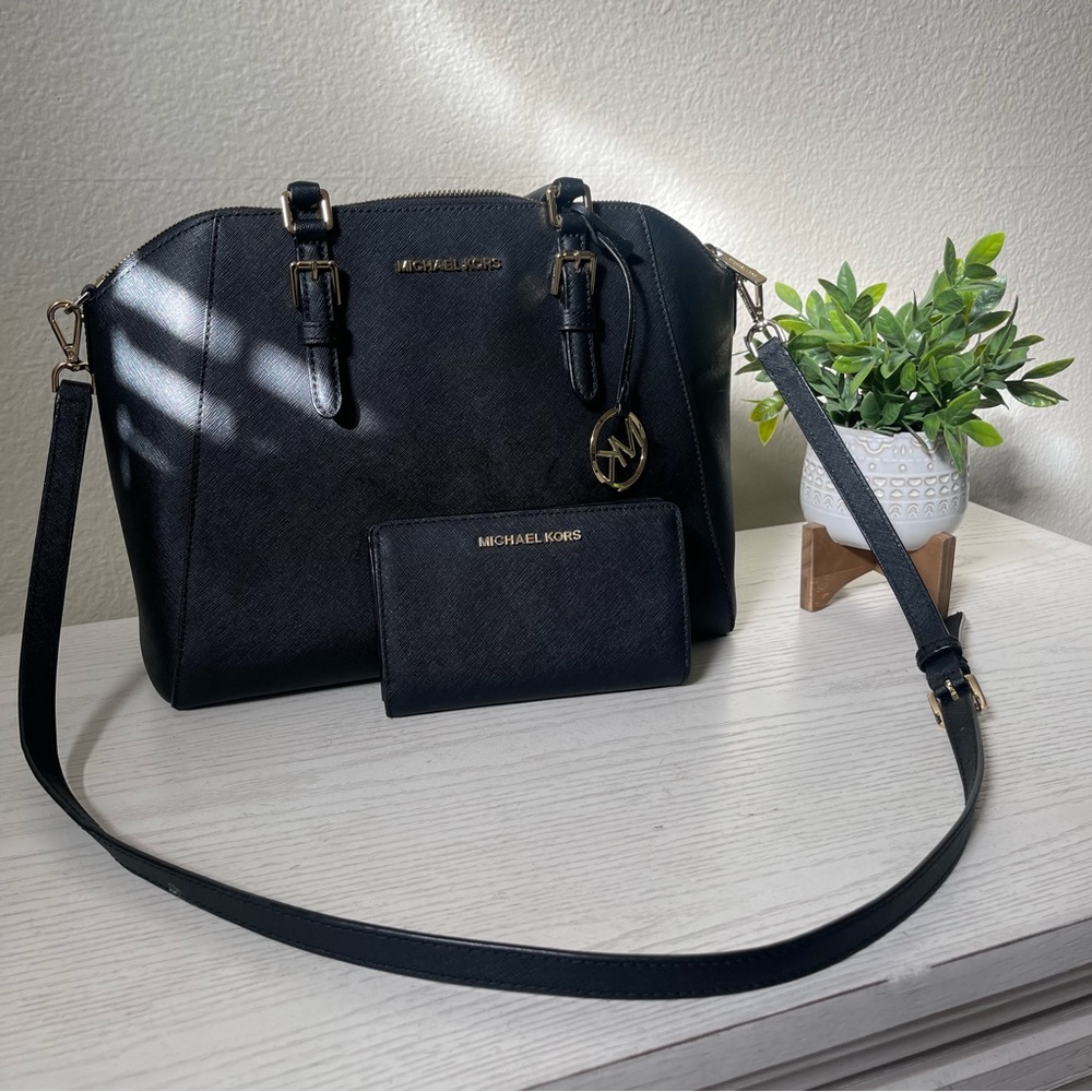 MICHAEL KORS BUNBLE